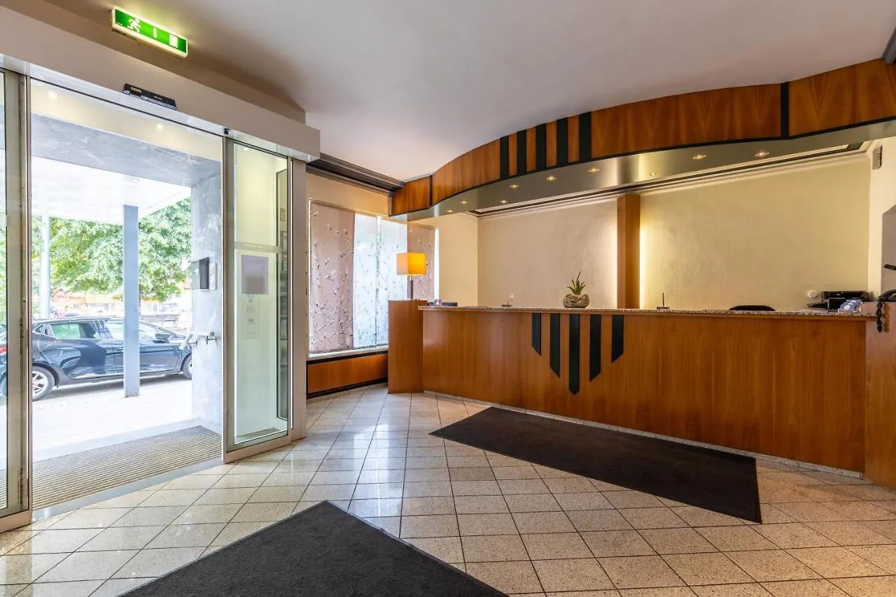 Trip Inn Hotel Esplanade, Duesseldorf 4*, Dusseldorf