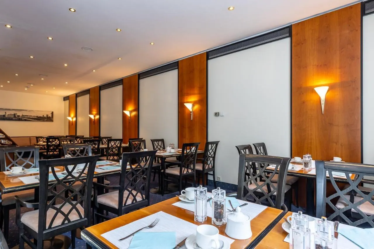 Trip Inn Hotel Esplanade, Duesseldorf 4*, Dusseldorf
