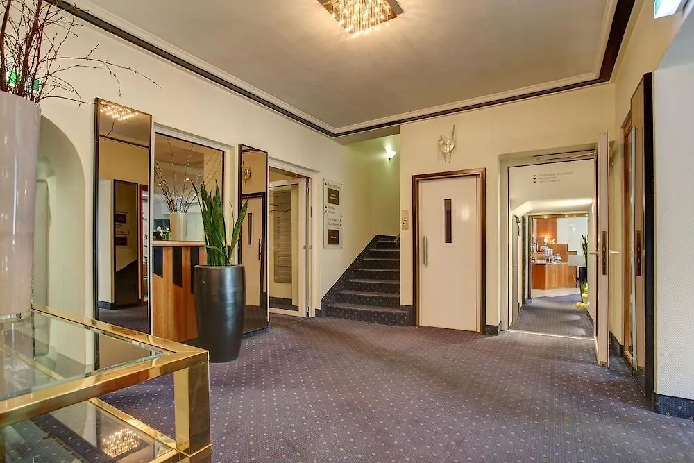 Trip Inn Hotel Esplanade, Duesseldorf 4*, Dusseldorf