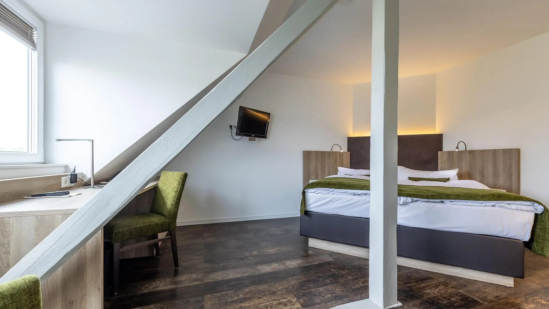 Trip Inn Hotel Esplanade, Duesseldorf 4*, Dusseldorf